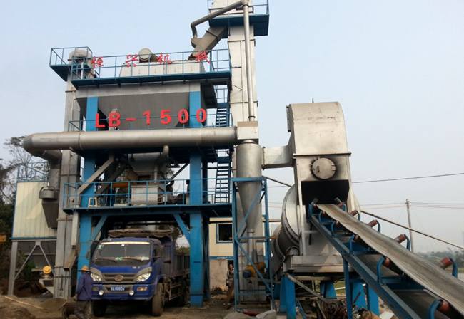海南LB-1500瀝(lì)青混凝(ning)土攪拌(ban)站設備(bèi)現場