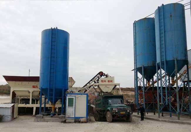 湖南(nan)衡陽穩(wěn)定土廠(chǎng)拌設備(bei)客戶現(xiàn)場