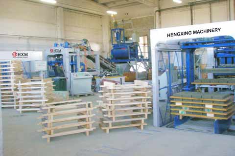 愛沙尼(ní)亞混凝(ning)土磚機(jī)客戶現(xian)場