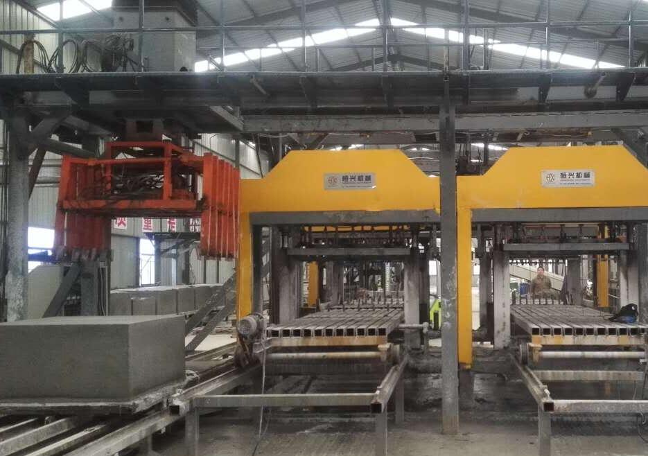 免蒸加氣塊設(she)備 水泥發泡砌(qi)塊設備視頻